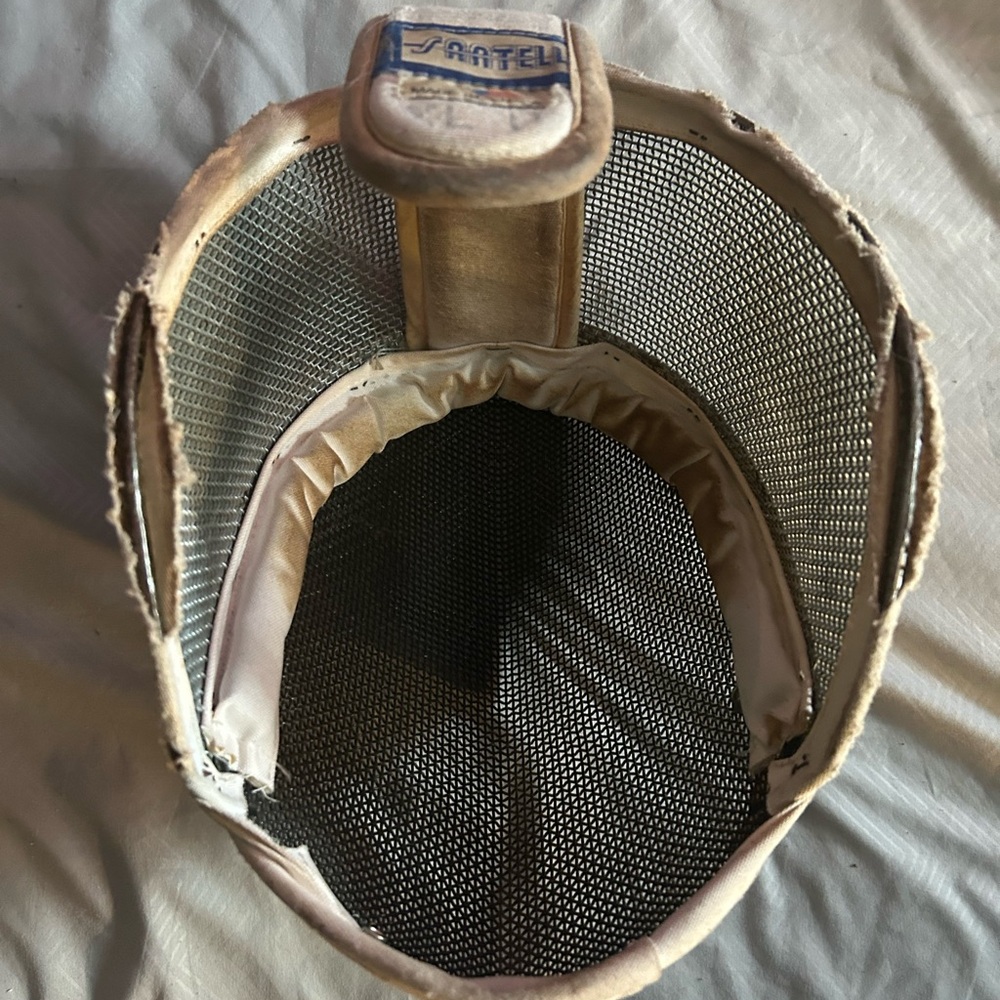 Santelli Fencing Mask with Mesh Front - Picture 6 of 7